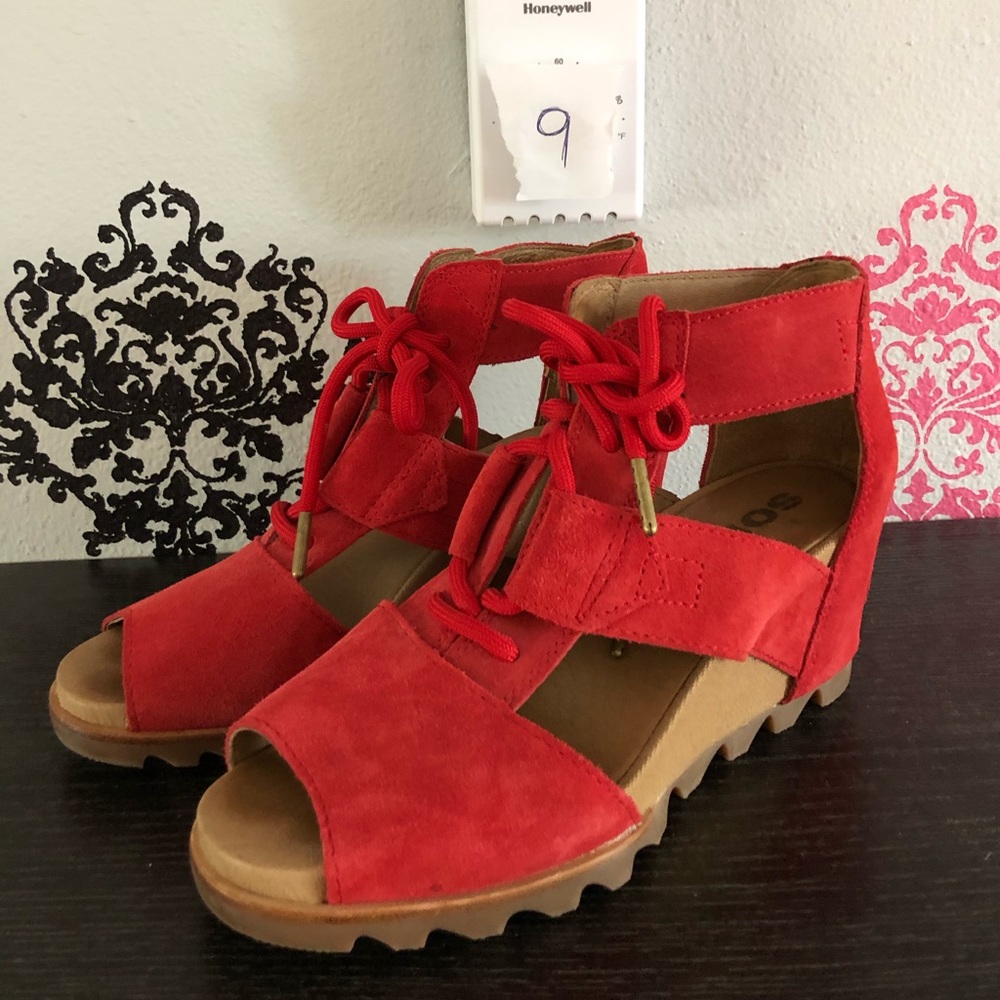Sorel wedge sandals red size 9